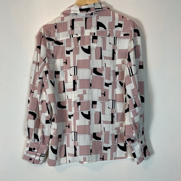 𝅺geo print 2- pocket button down - Picture 6 of 9